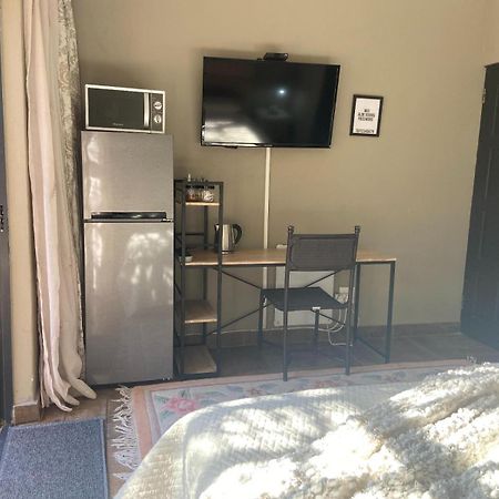Aloe Guesthouse Клерксдорп Экстерьер фото