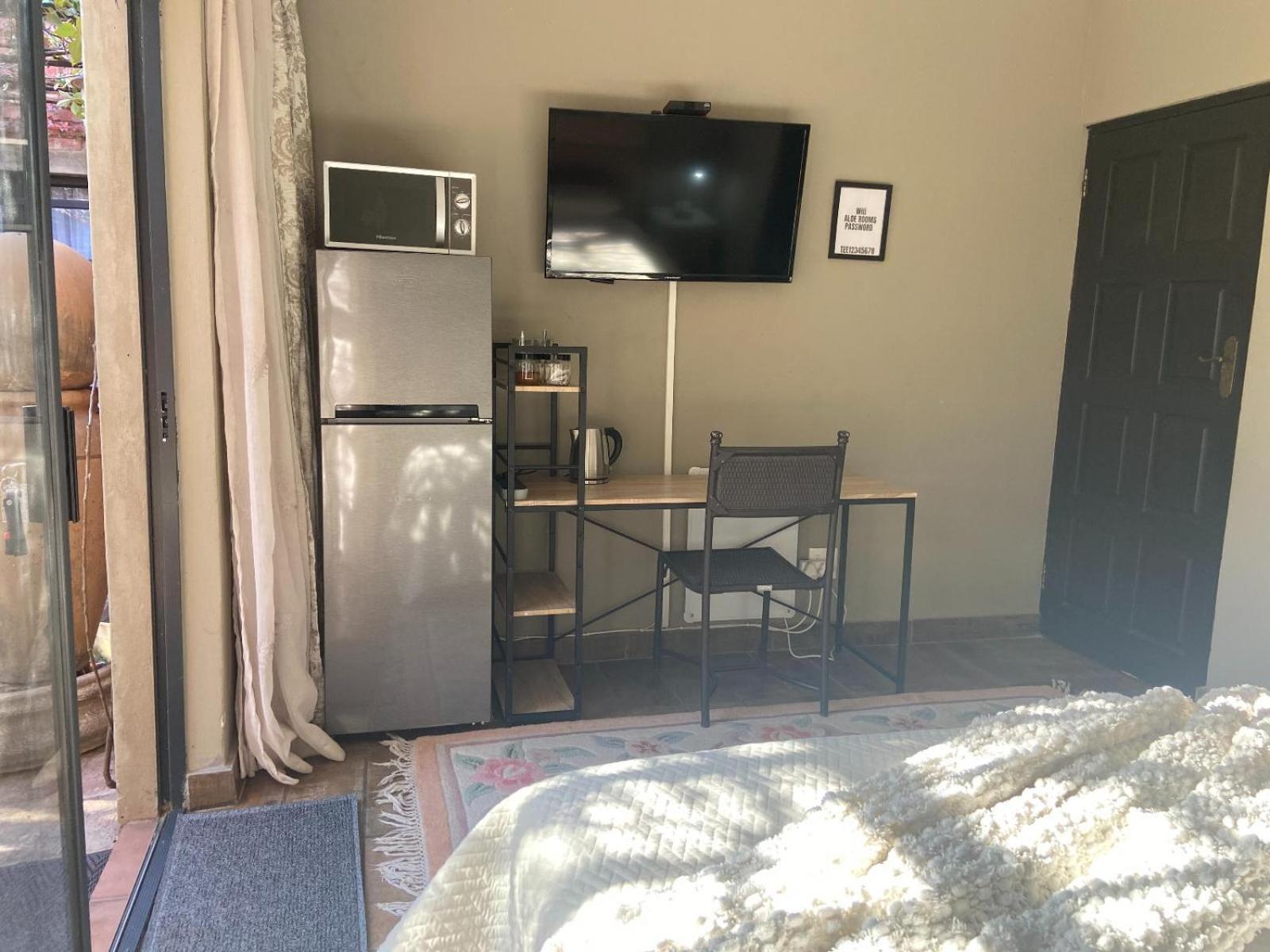 Aloe Guesthouse Клерксдорп Экстерьер фото