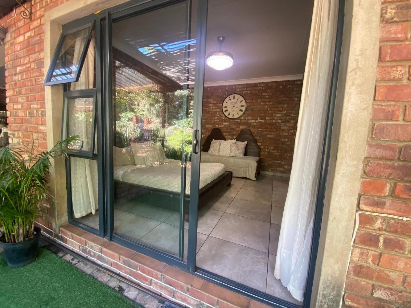 Aloe Guesthouse Клерксдорп Номер фото