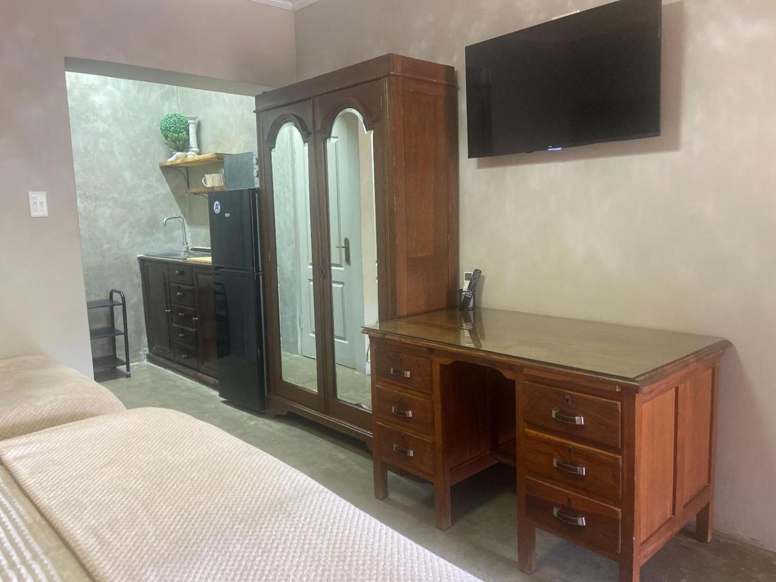 Aloe Guesthouse Клерксдорп Экстерьер фото