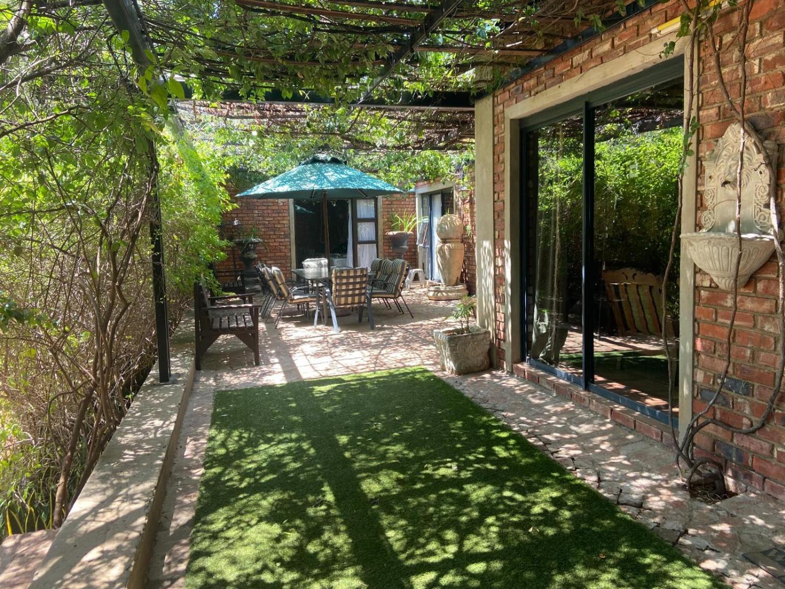 Aloe Guesthouse Клерксдорп Экстерьер фото